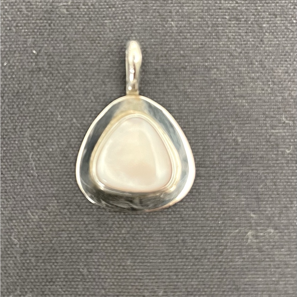 Sterling silver pendant with pearl inset